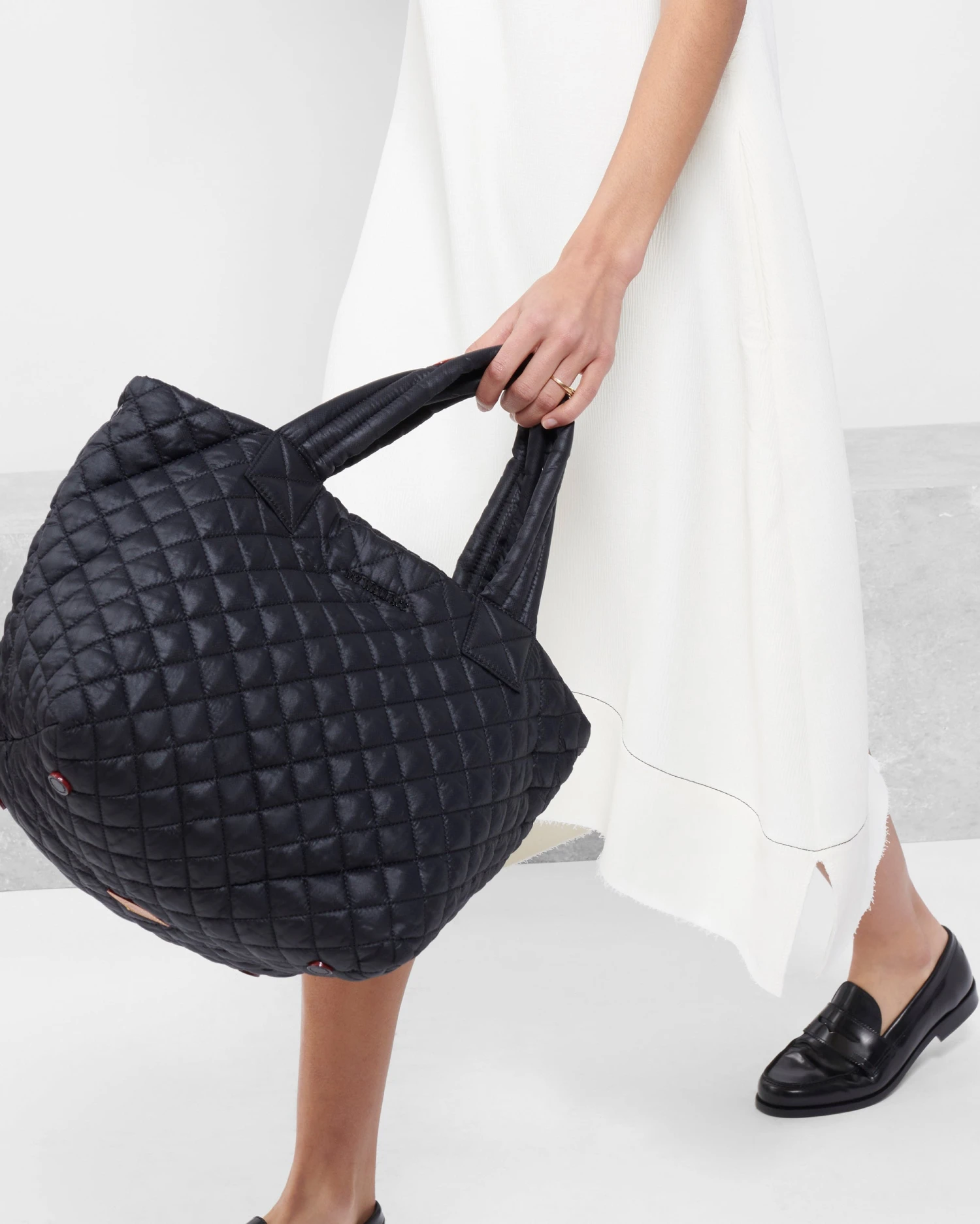 Black Small Metro Tote Deluxe - Image 2