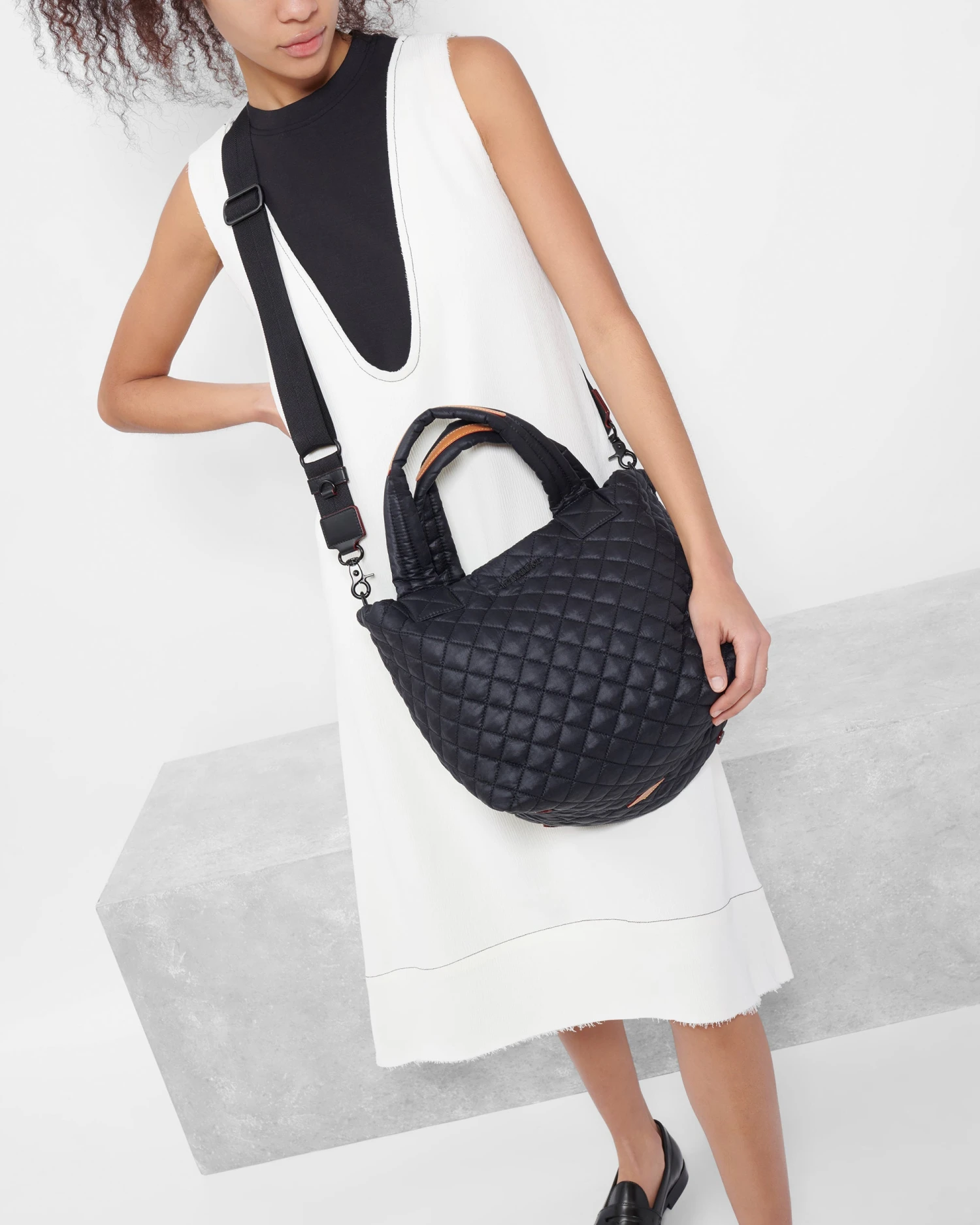 Black Small Metro Tote Deluxe - Image 4