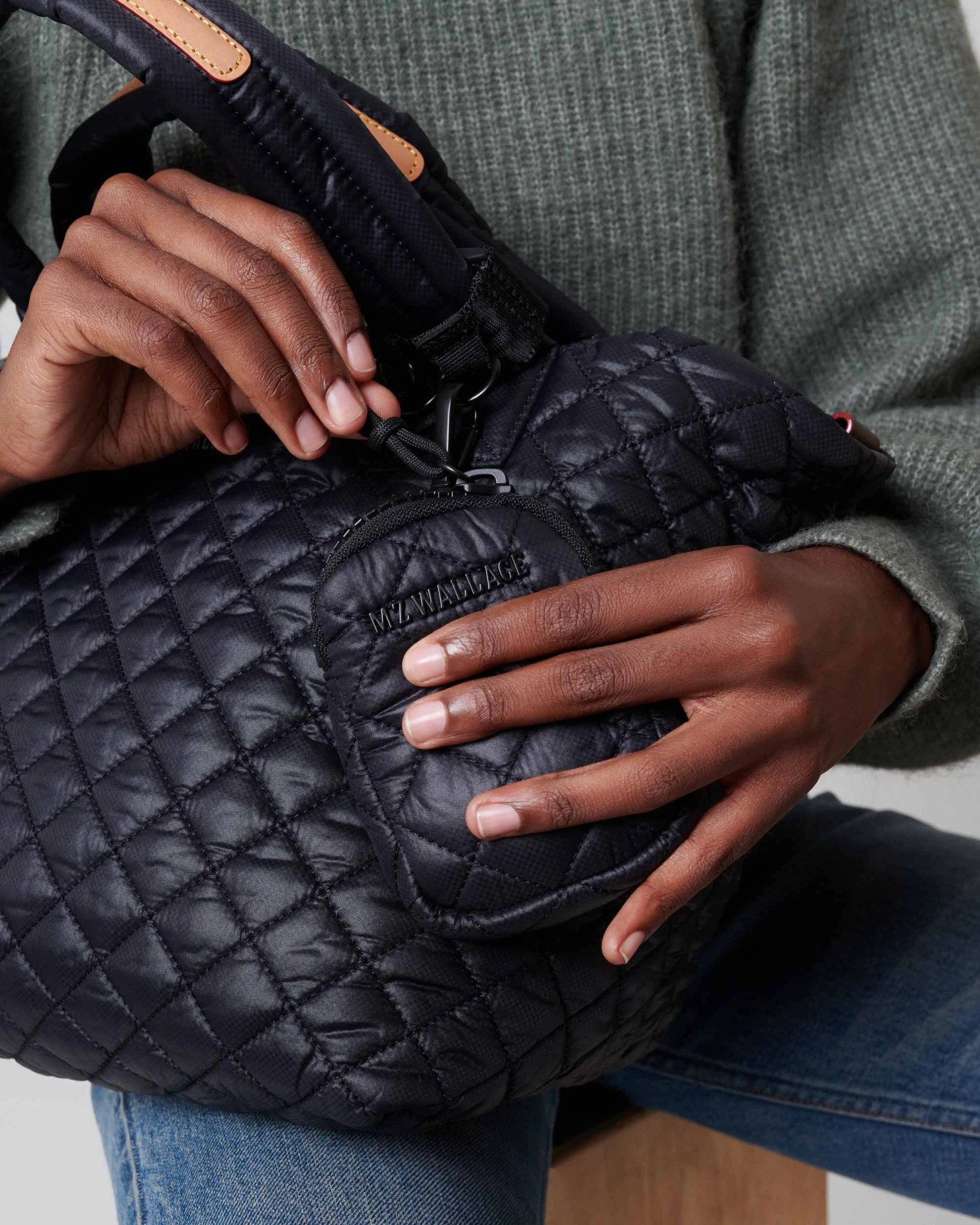 Black Large Metro Link Pouch - Image 4